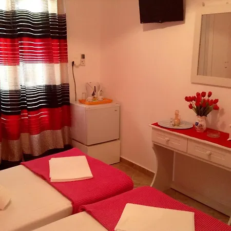 Nikoletta Парос