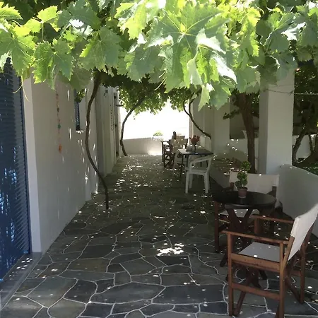 Nikoletta Pensión Páros