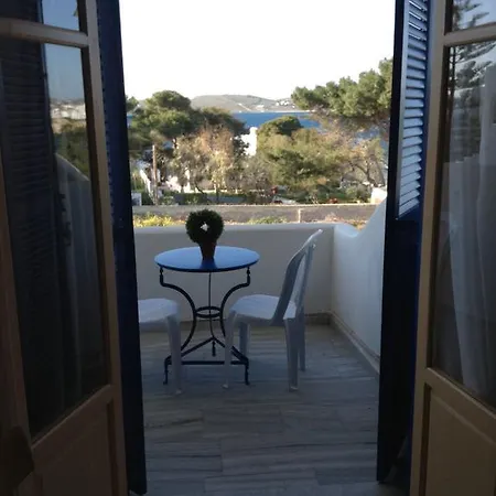 Nikoletta Pensión Páros