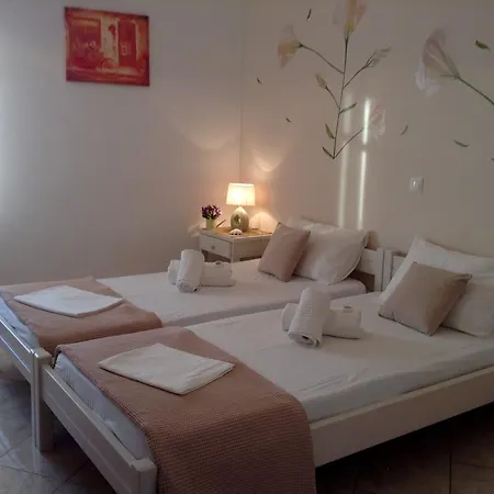 Nikoletta Pensión Páros